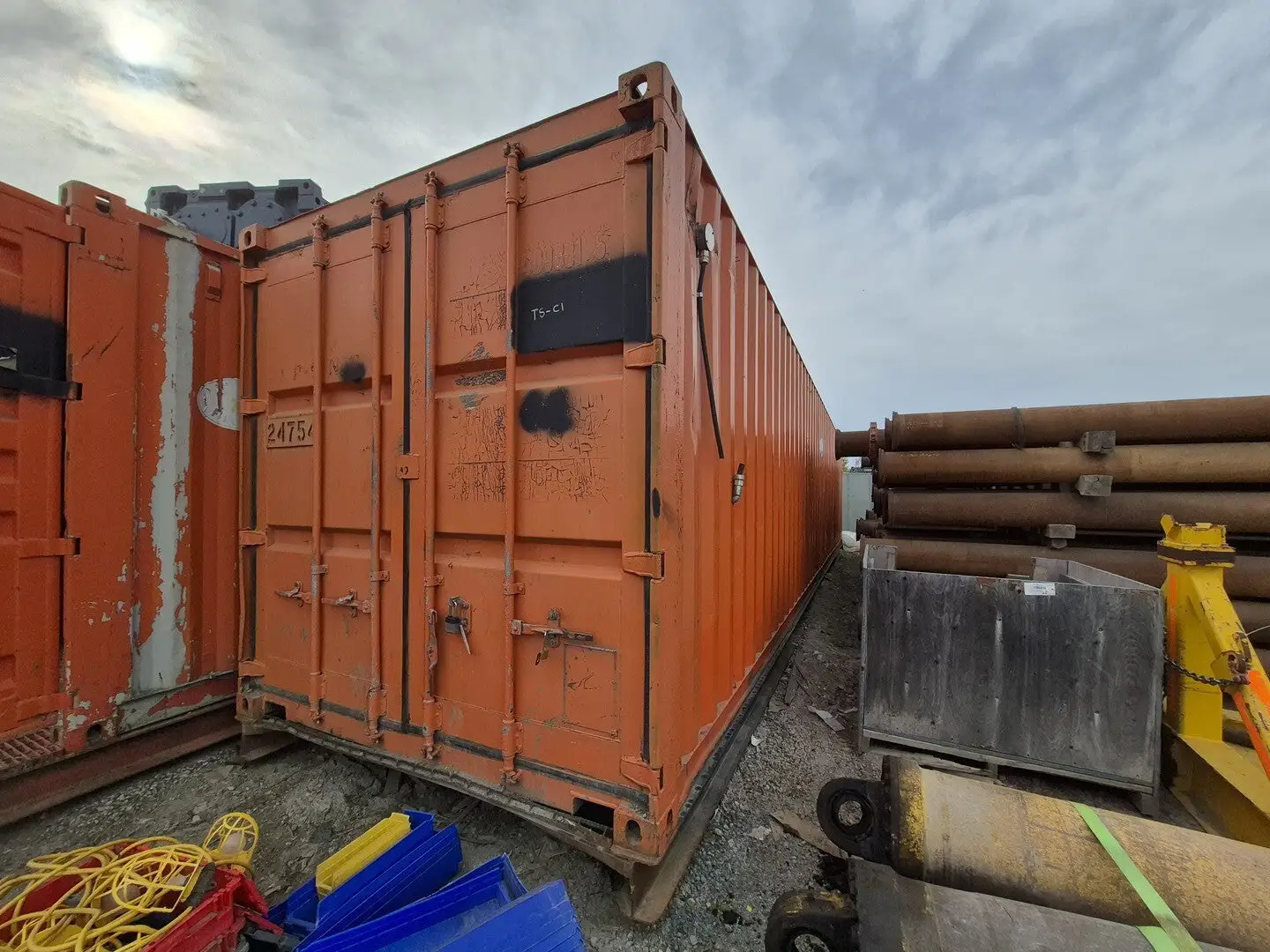 40ft Insulated Shipping Container with Electrical Fit-Out & Shelving – Used Site Storage Container - Image 3